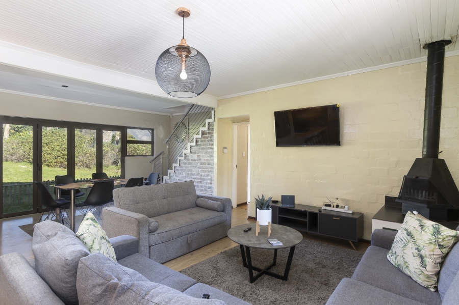 4 Bedroom Property for Sale in Sir Lowrys Pass Village Western Cape